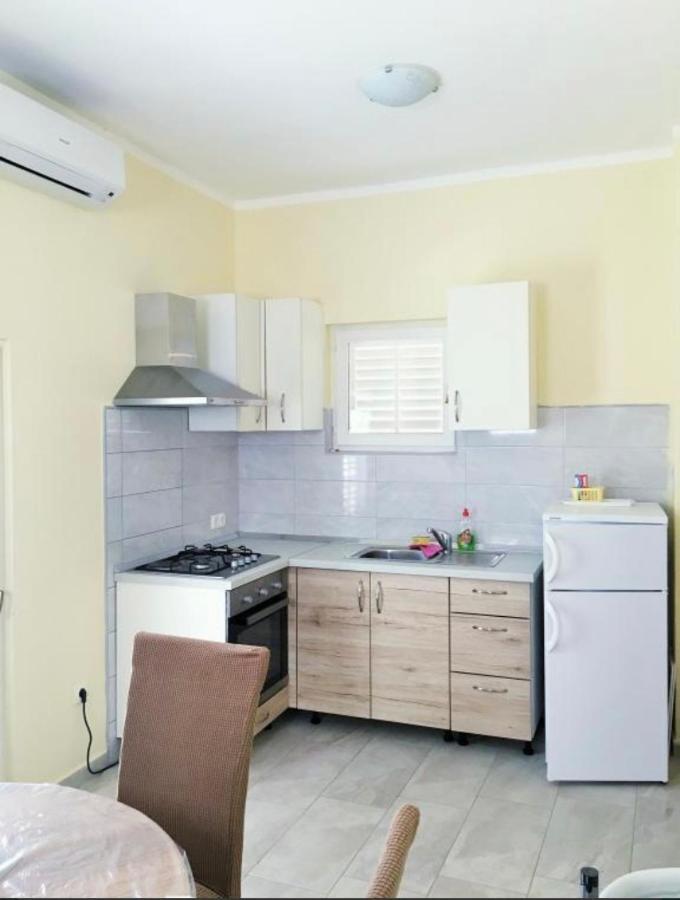 Apartmani Veronika Sukošan Exterior foto